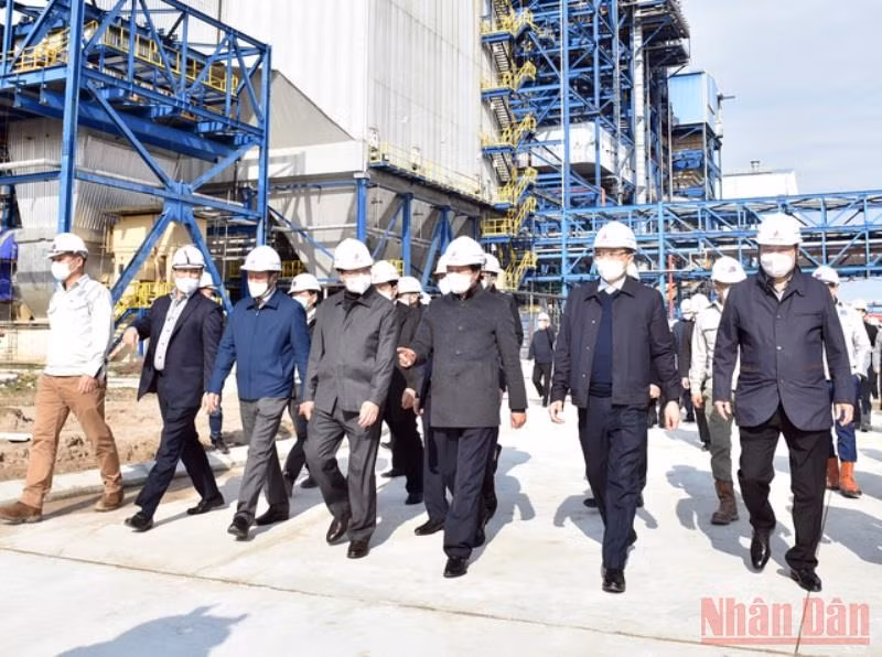 Phó Thủ tướng Lê Văn Thành đi thị sát công trường dự án Nhiệt điện Thái Bình 2.