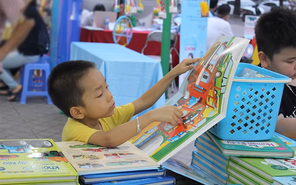 Hội sách Đinh Tị chào mừng Ngày Sách Việt Nam
