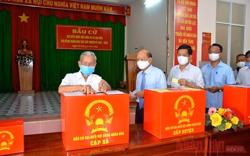 Cử tri tại Bình Thuận bỏ phiếu bầu cử Đại biểu Quốc hội khóa XV và Đại biểu Hội đồng nhân dân các cấp nhiệm kỳ 2021-2026 hồi tháng 5/2021. 