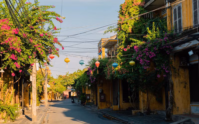 Việt Nam là Điểm đến hàng đầu châu Á năm 2021 -0