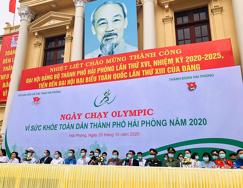 Gần hai nghìn người tham gia Ngày chạy Olympic vì sức khỏe toàn dân