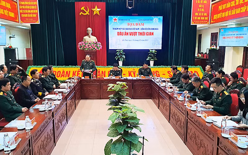 Các đại biểu chia sẻ ý kiến tại Tọa đàm.
