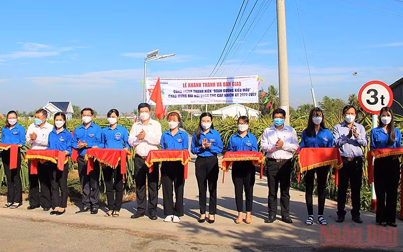 Sôi nổi sức trẻ cả nước trong Ngày cao điểm xây dựng nông thôn mới -0