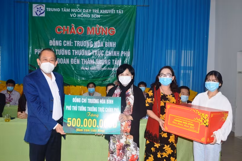 Đồng chí Trần Thanh Mẫn tặng quà Tết gia đình chính sách, hộ nghèo tại tỉnh Hậu Giang -0