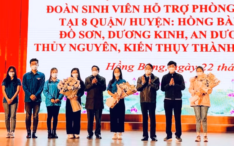 Lãnh đạo Sở Y tế Hải Phòng gặp mặt đại diện sinh viên các trường tham gia hỗ trợ phòng, chống dịch tại các Trạm Y tế phường.