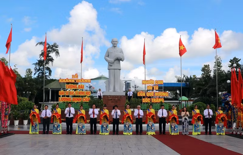 Lễ khánh thành công trình tượng đài GS,BS Lương Định Của.