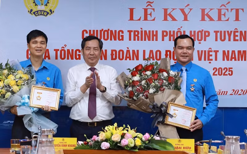 Báo Nhân Dân và Tổng Liên đoàn Lao động Việt Nam ký kết phối hợp tuyên truyền giai đoạn 2020-2025 -0
