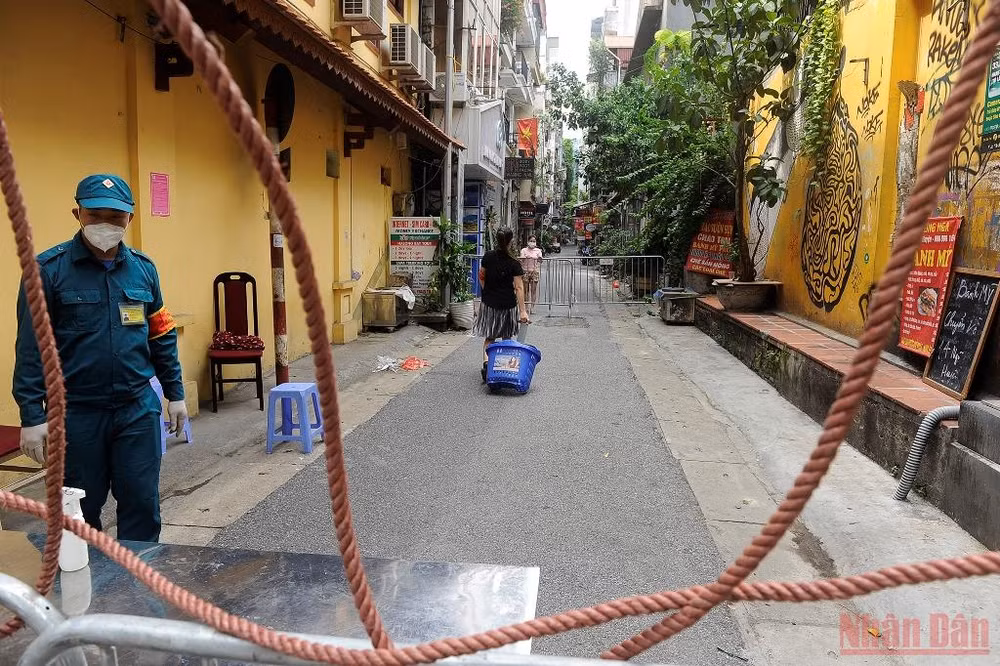 Cách ly y tế các phố khu vực Bệnh viện Việt - Đức -0