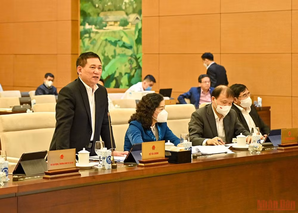 Từ ngày 1/4, giảm thuế bảo vệ môi trường đối với xăng, dầu -0