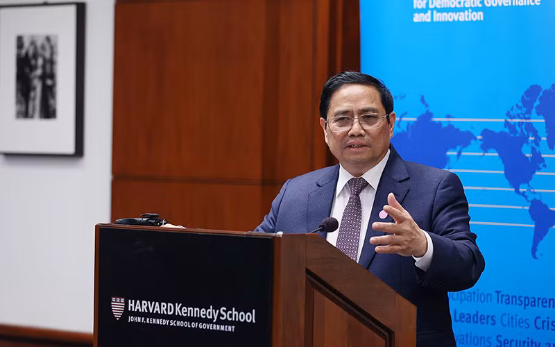 Thủ tướng Phạm Minh Chính thăm, phát biểu và dự tọa đàm chính sách tại Đại học Harvard. (Ảnh: Dương Giang/TTXVN) 