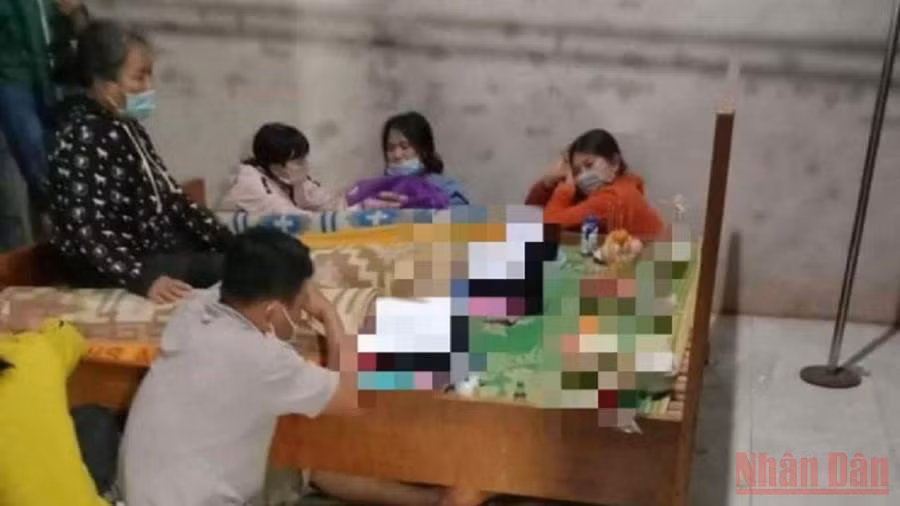 Người thân đau đớn bên thi thể 3 cháu nhỏ đuối nước thương tâm.