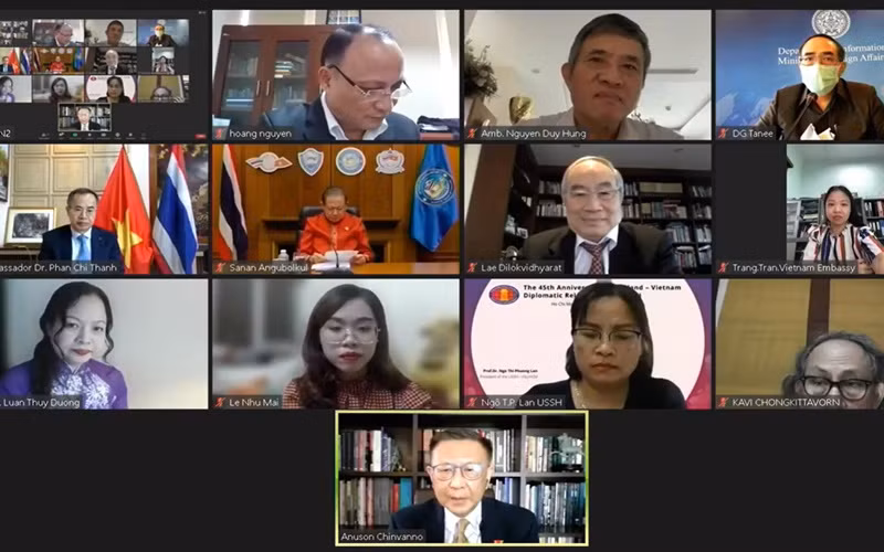 Tọa đàm diễn ra theo hình thức trực tuyến và truyền phát trực tiếp trên Facebook để quảng bá về quan hệ Việt Nam - Thái Lan tới đông đảo công chúng. 