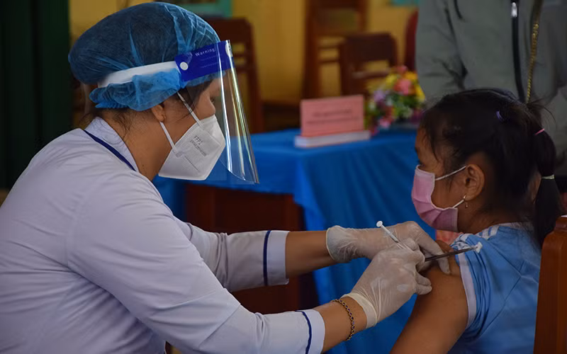 Tiêm vaccine phòng Covid-19 đầu tiên cho trẻ từ 5 đến dưới 12 tuổi ở Đồng Tháp -0