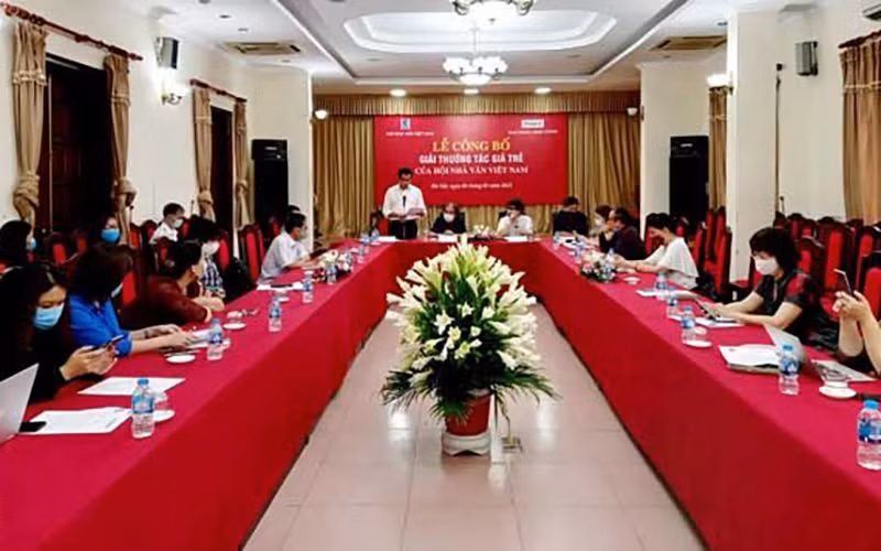 Lễ công bố Giải thưởng Tác giả trẻ lần thứ nhất của Hội Nhà văn Việt Nam.