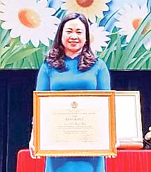 Cán bộ công đoàn tận tụy -0