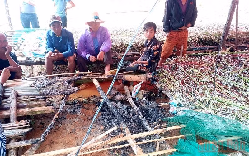 Hiện trường lán tạm nơi nạn nhân Giàng Giả bị sét phóng trúng, tử vong tại chỗ.