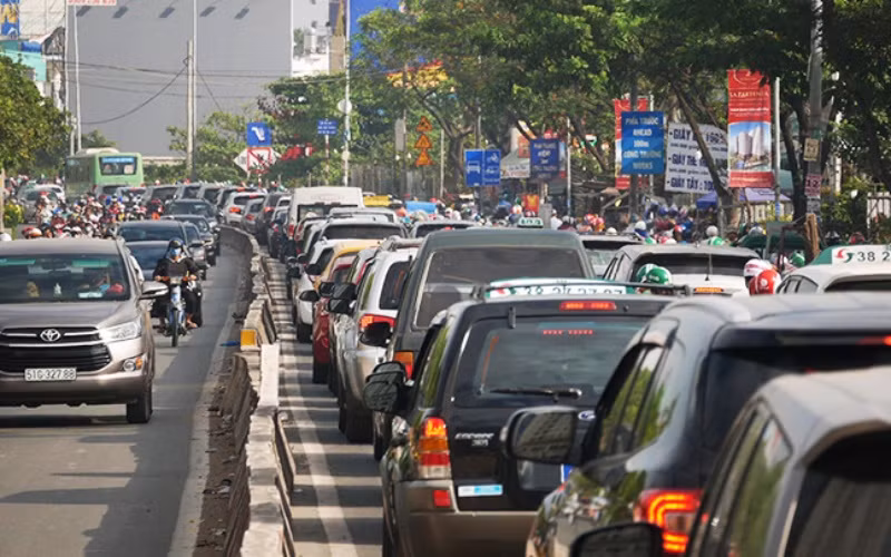 TP Hồ Chí Minh tiếp tục dồn lực thực hiện nhiều giải pháp đột phá bảo đảm trật tự an toàn giao thông. 