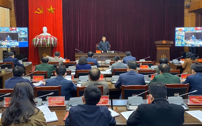 Đồng chí Nguyễn Văn Thắng, Ủy viên Trung ương Đảng, Bí thư Tỉnh ủy Điện Biên phát biểu tại cuộc họp.
