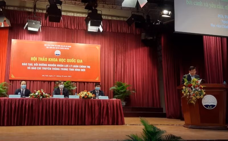 Đổi mới đào tạo nguồn nhân lực lý luận chính trị, báo chí - truyền thông