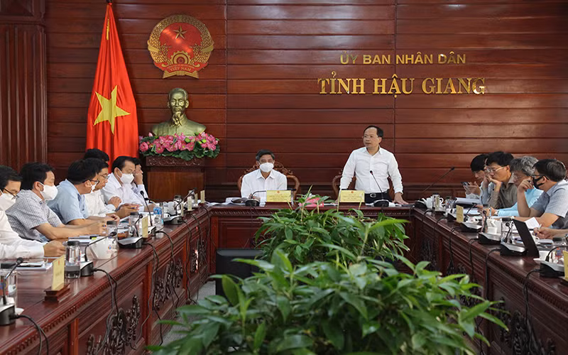 Thứ trưởng Giao thông vận tải Nguyễn Duy Lâm phát biểu ý kiến tại buổi làm việc.