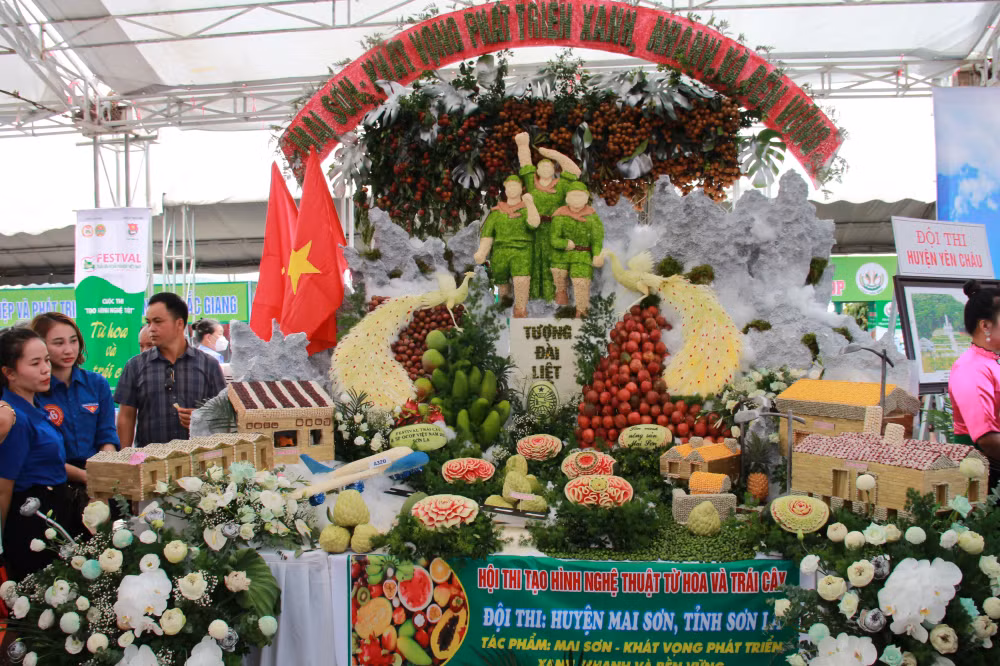 Đặc sắc cuộc thi “Tạo hình nghệ thuật” từ hoa và trái cây -0