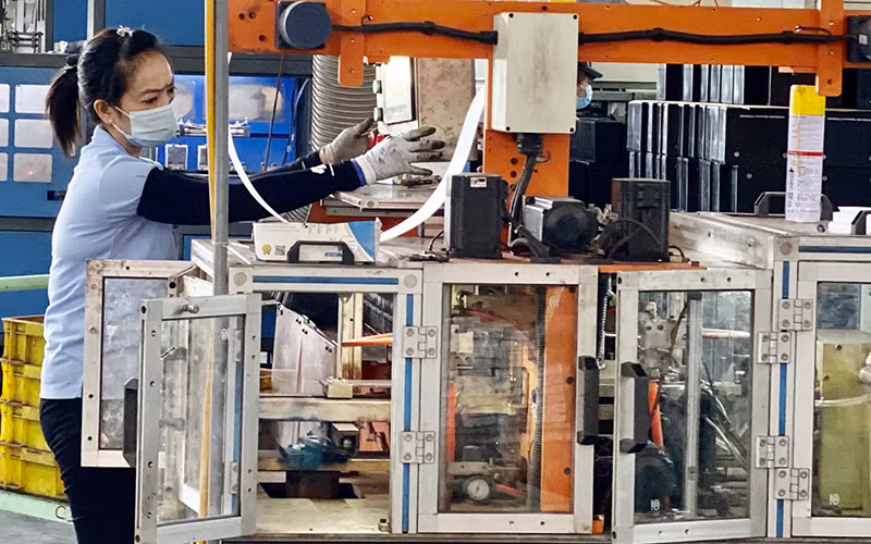 Trong ảnh: Hoạt động sản xuất tại Công ty TNHH kỹ thuật công nghệ Yatch (Khu công nghiệp Bàu Bàng). Ảnh: Tiểu My