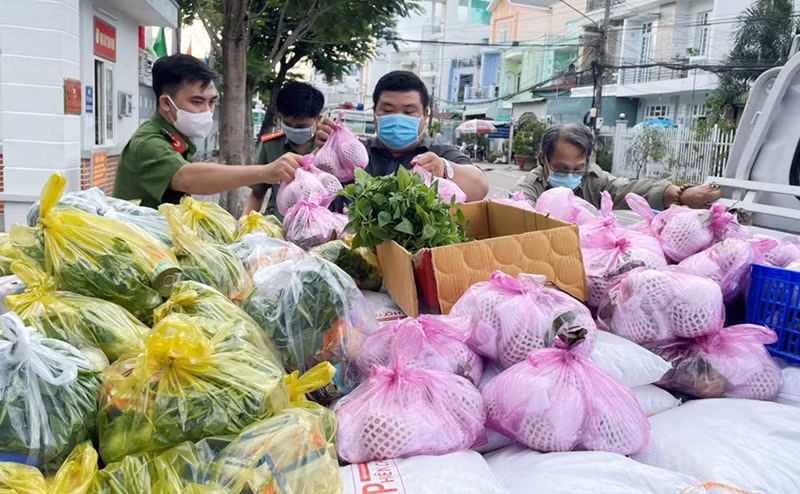 Dồn sức chống dịch, lan tỏa yêu thương -0