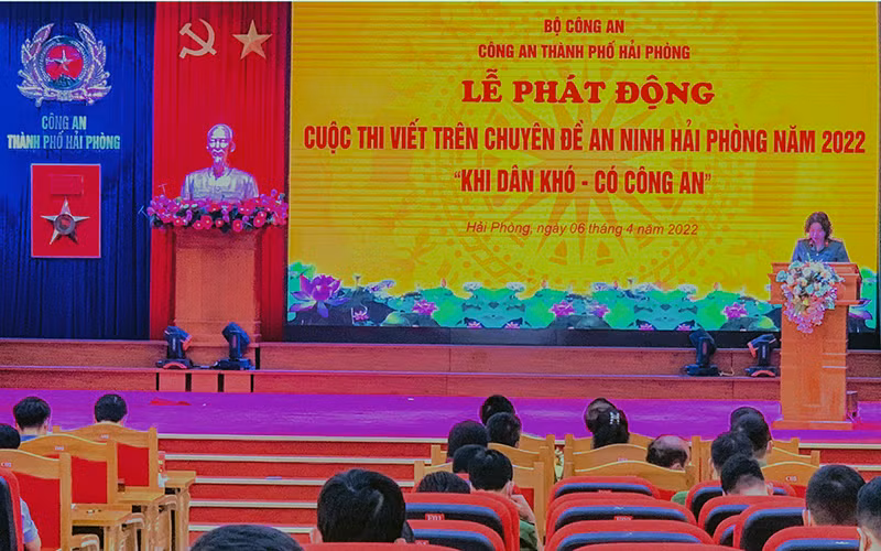 Phát động cuộc thi viết “khi dân khó-có công an”.