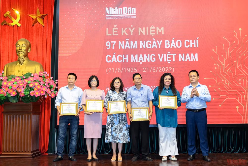 Hình ảnh Lễ Kỷ niệm 97 năm Ngày Báo chí Cách mạng Việt Nam -0