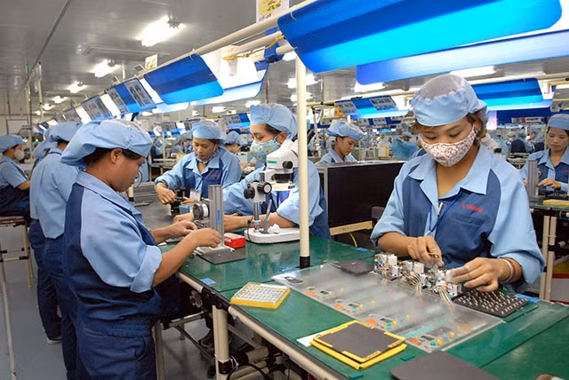 Hoạt động sản xuất tại Nhà máy Canon, Khu công nghiệp Phố Nối A.