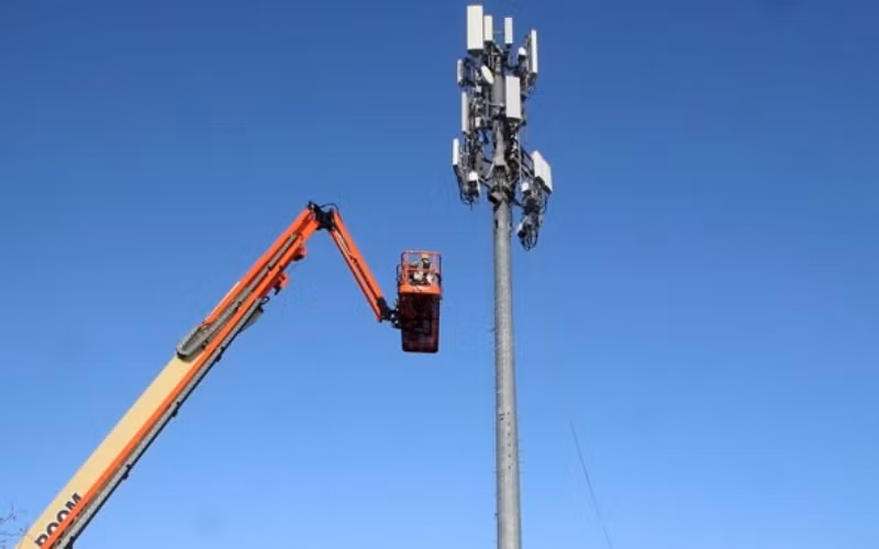 Verizon lắp đặt thiết bị 5G ở Utah. (Ảnh: Reuters)