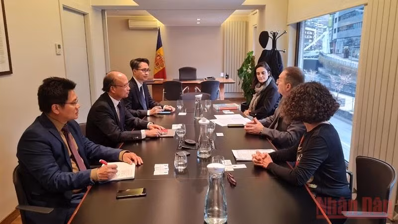 Đại sứ Đinh Toàn Thắng trình Quốc thư tại Công quốc Andorra -0