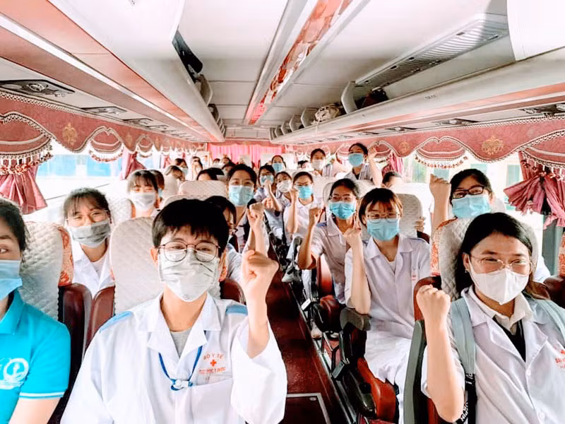 83 cán bộ, sinh viên Trường Đại học Y dược Hải Phòng lên đường hỗ trợ Bắc Giang chống dịch.