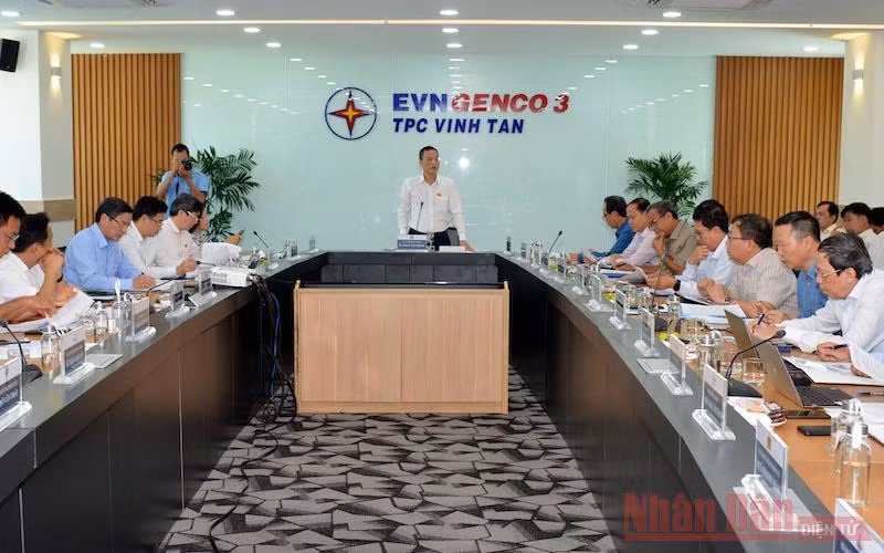 Đoàn công tác của Ủy ban Khoa học, Công nghệ và Môi trường của Quốc hội làm việc với tỉnh Bình Thuận, Tập đoàn Điện lực Việt Nam, các nhà máy nhiệt điện tại Trung tâm Điện lực Vĩnh Tân.