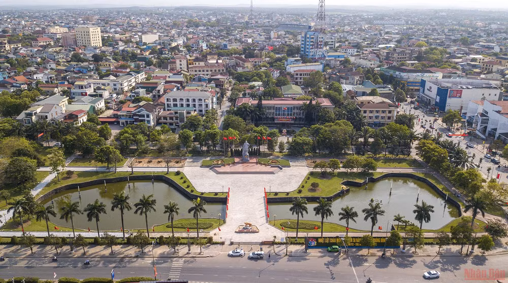 Hoa vẫn nở trên chiến trường năm xưa - Quảng Trị sau 50 năm giải phóng -0