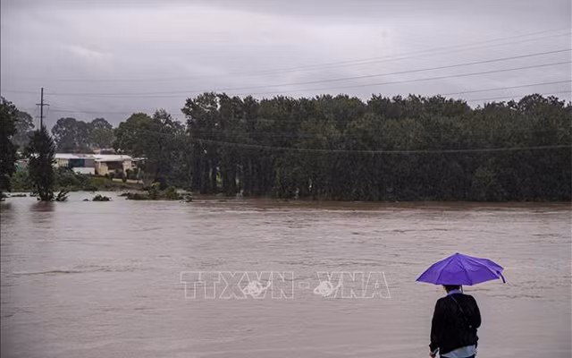 Cảnh ngập lụt sau mưa lớn tại Penrith, Sydney, Australia, ngày 22-3-2021. (Ảnh: THX/TTXVN)