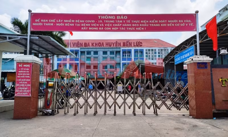 Bệnh viện huyện Bến Lức (tỉnh Long An), nơi tiếp nhận cháu bé tử vong nghi do bị bạo hành.
