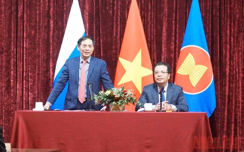 Bộ trưởng Ngoại giao Việt Nam Bùi Thanh Sơn thông tin về tình hình trong nước. (Ảnh: QUẾ ANH)