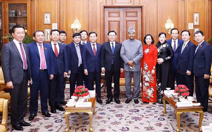 Chủ tịch Quốc hội Vương Đình Huệ và Tổng thống Ấn Độ Ram Nath Kovind với các đại biểu. Ảnh: TTXVN