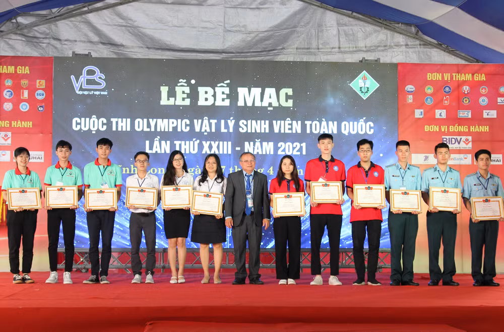 Đại học Sư phạm TP Hồ Chí Minh giải đặc biệt Cuộc thi Olympic Vật lý sinh viên toàn quốc -0