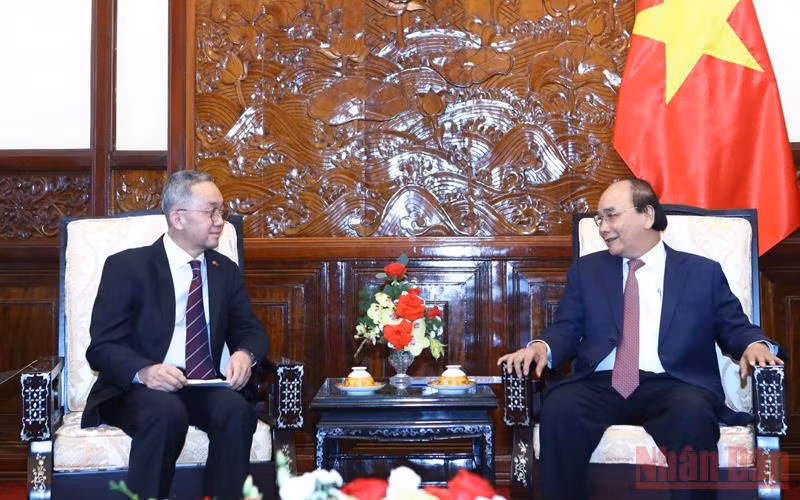 Chủ tịch nước Nguyễn Xuân Phúc mong muốn, dù ở cương vị nào, Đại sứ vẫn luôn đóng góp thúc đẩy quan hệ Việt Nam-Brunei.
