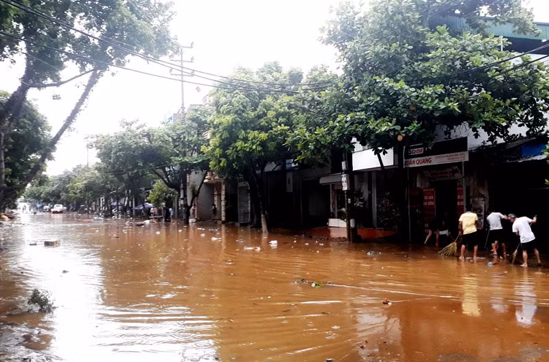 Thành phố Lào Cai ngập nặng do mưa lớn -0