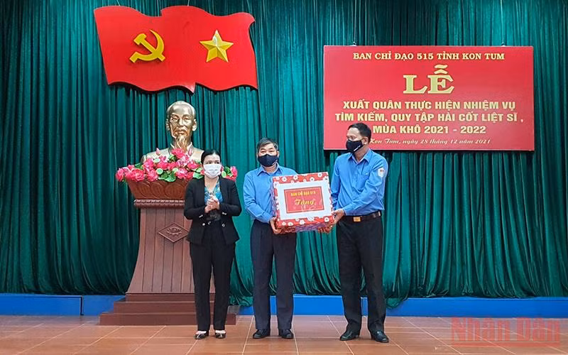 Kon Tum tổ chức Lễ xuất quân làm nhiệm vụ quy tập hài cốt liệt sĩ tại Lào -0