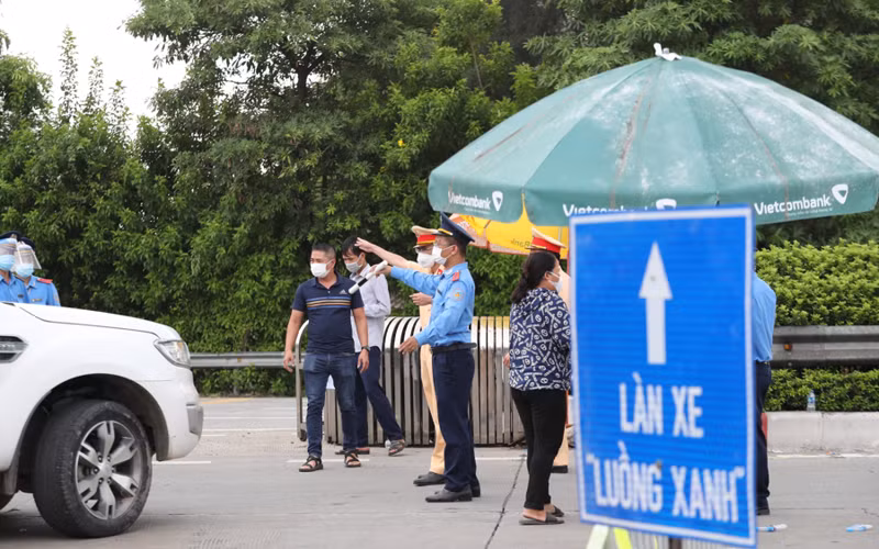 Dùng xe “luồng xanh” chở người từ vùng dịch vào Đắk Nông