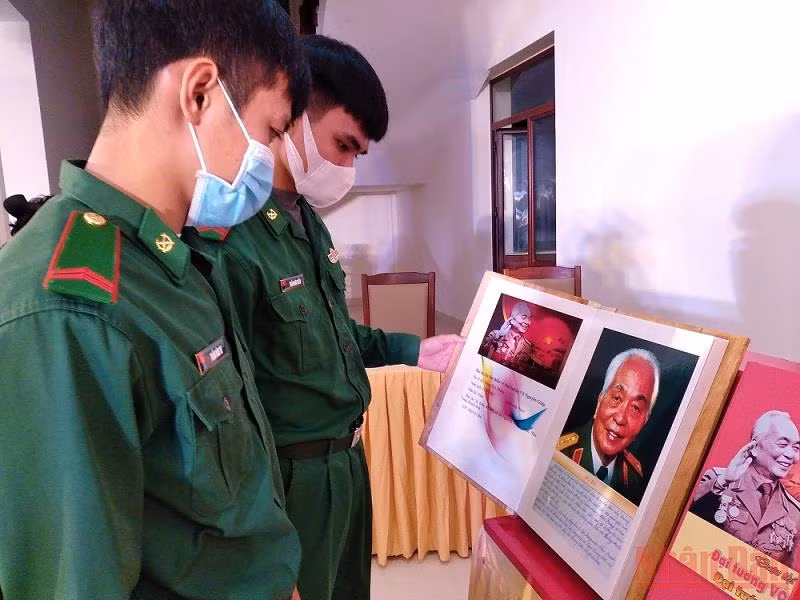 Trao giải cuộc thi “Võ Nguyên Giáp- Đại tướng của nhân dân” -0
