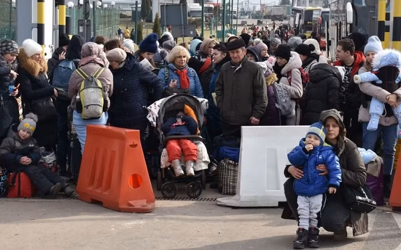 Người Ukraine di tản sang Ba Lan tại cửa khẩu biên giới ở Medyka, miền nam Ba Lan. (Ảnh: Liên hợp quốc)
