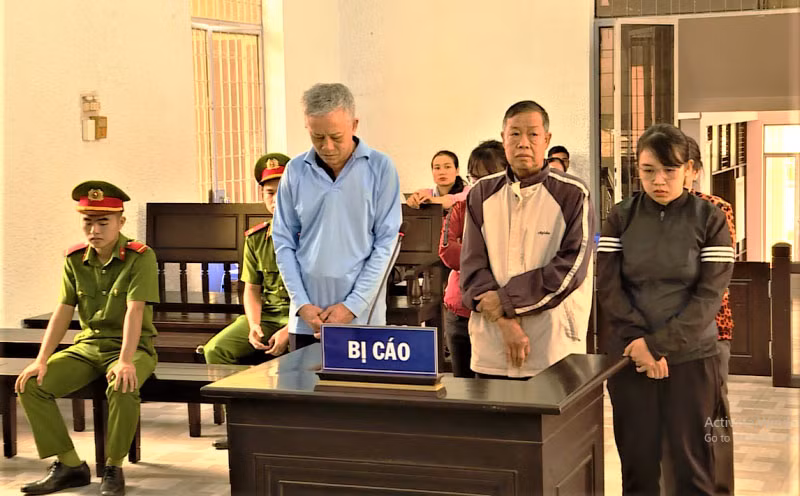 Các bị cáo tại phiên tòa.