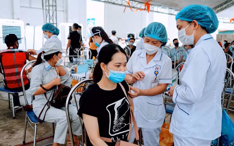 Hải Phòng đang tập trung đôn đốc để thực hiện mục tiêu đạt độ bao phủ tiêm vaccine mũi 1 trong tháng 12.