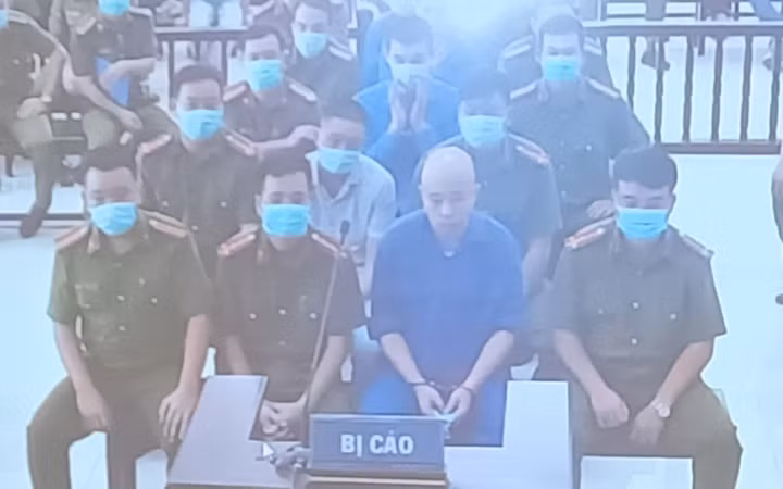 Bị cáo Nguyễn Xuân Đường (tức Đường “Nhuệ”) lần thứ 2 bị truy tố về tội “Cố ý gây thương tích”. (Ảnh chụp qua màn hình)