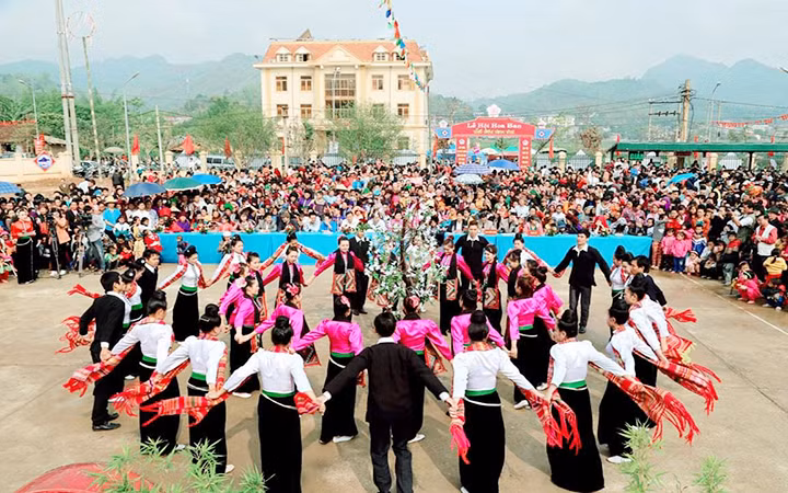 Bảo tồn, phát huy nghệ thuật Xòe Thái -0